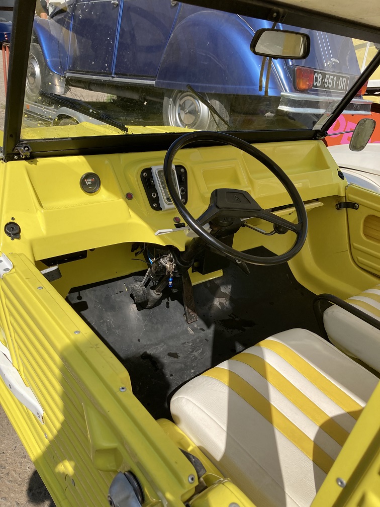 MEHARI JAUNE TABLEAU DE BORD